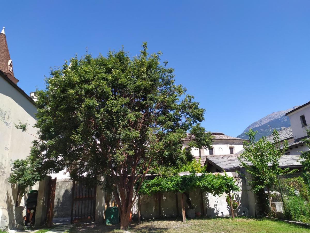 Maison Soleil - Mansarda Aosta Luaran gambar